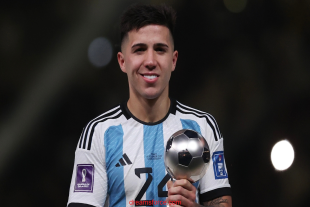 Fernandez reacts to Liverpool and Manchester United transfer links after World Cup heroics with Argentina